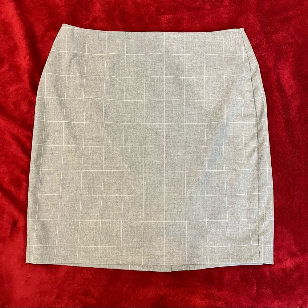 ✨Host Pick✨ Banana Republic Petite Windowpane Plaid Pencil Skirt - Picture 2 of 7